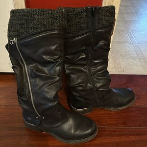 Rieker black slouchy boots with side zip closure. Size 40. Ink spot*